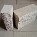 Белый кирпич гиперпрессованный с колотой поверхностью на белом цементе 65*105*250