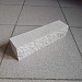 Белый кирпич гиперпрессованный с колотой поверхностью на белом цементе 65*65*250